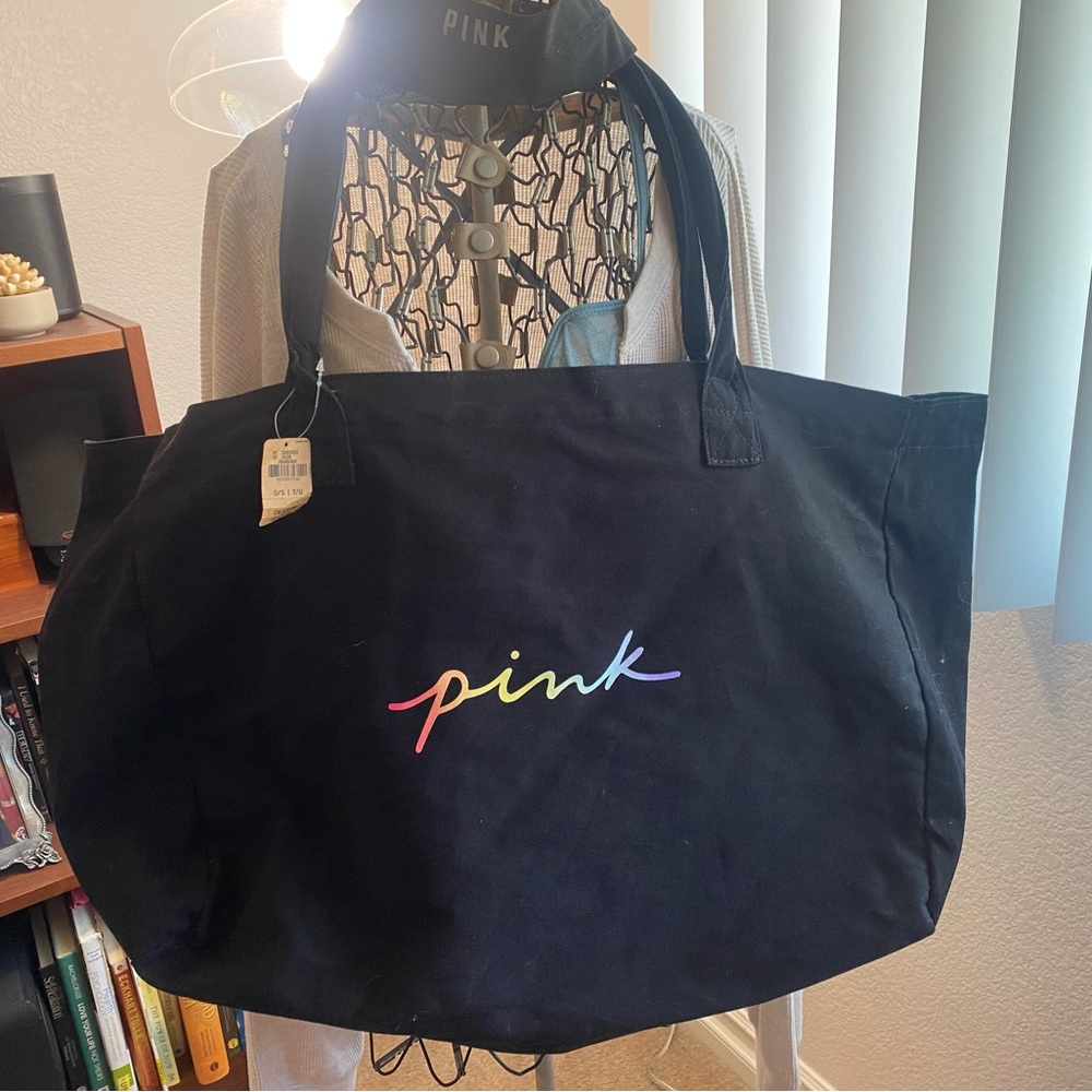 NWT - PINK BLACK ZIPPER WEEKENDER